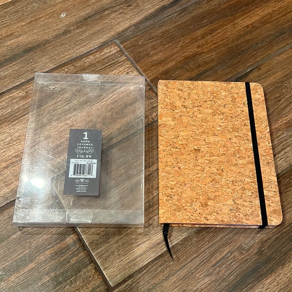 🐝 NWT Bella Bug brand cork covered journal